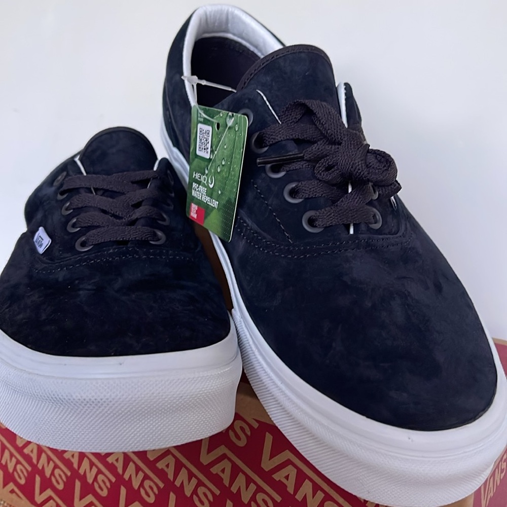 Vans WMNS Era Pig Suede Nine Iron
VN0005UEBYD
Sneakers - Picture 7 of 16